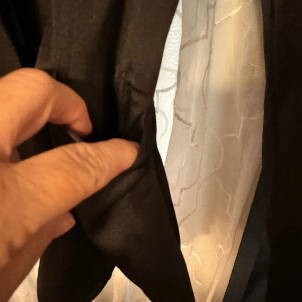 mark. sleek stylish black